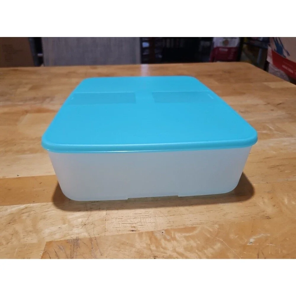Vintage Tupperware Freezer Mates #2097A W Lid 2095B Turquoise 3.3 L